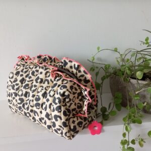 Trousse maquillage léopard et rose fluo