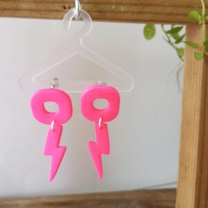 Bijoux éclair et carré rose fluo