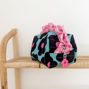 En stock -Trousse grosses fleurs noires / volant vichy fluo rose et blanc