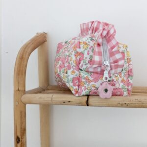 En stock -Trousse fleurie / volant vichy rose et blanc
